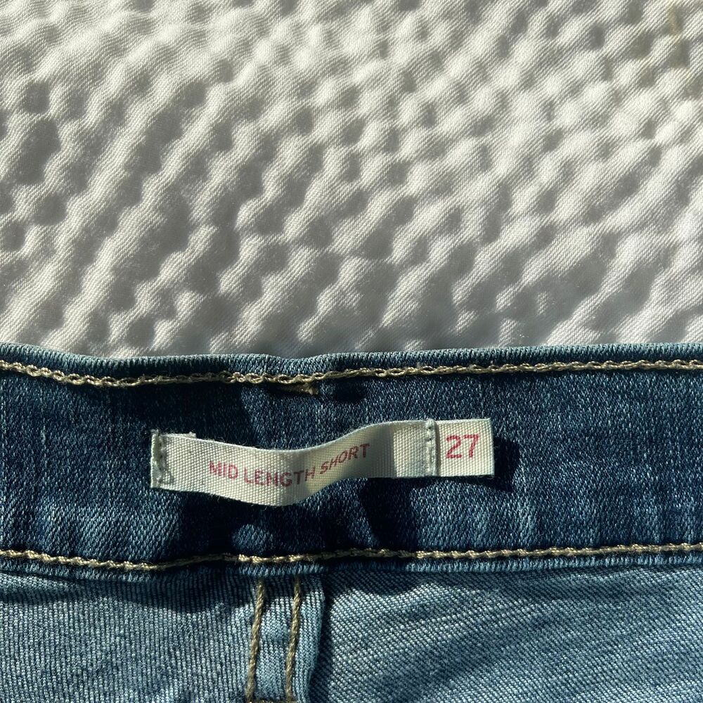 Levi's Women's Mid Length Blue Denim Jeans Short Pant Size 27 - Picture 9 of 9